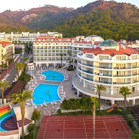 Pineta Park Deluxe Hotel 말마리스 외부 사진