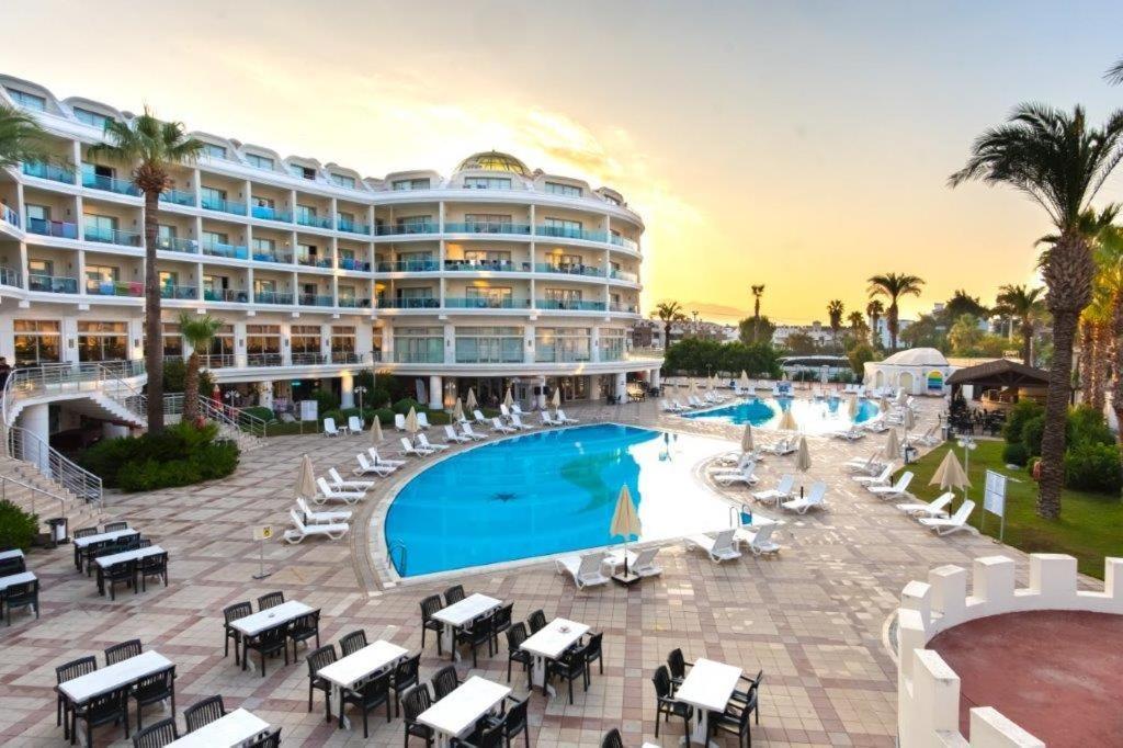 Pineta Park Deluxe Hotel 말마리스 외부 사진
