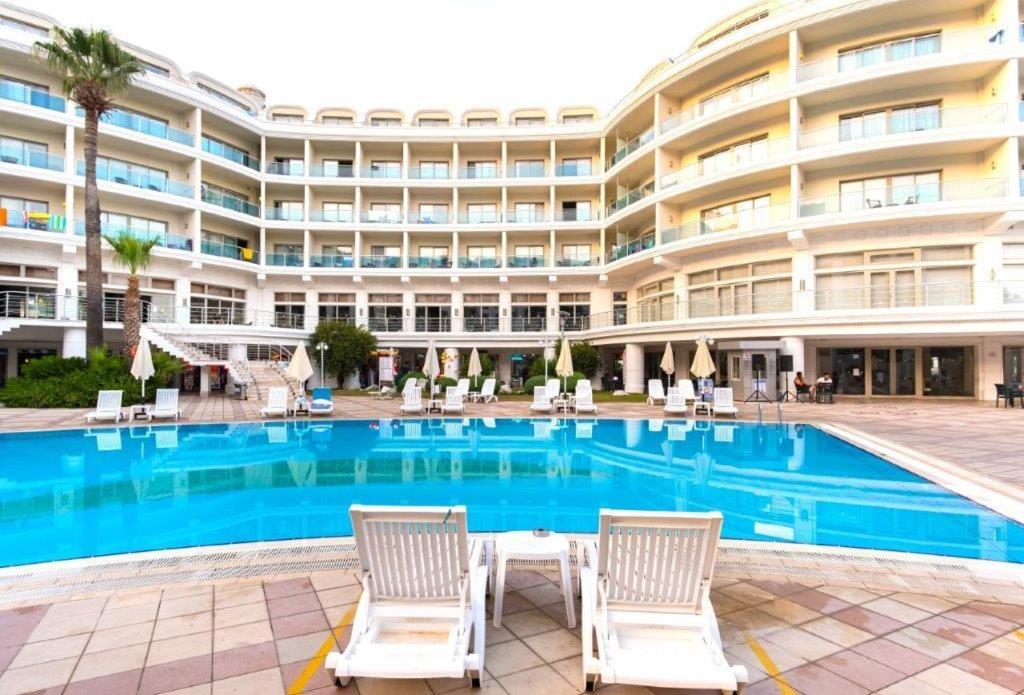 Pineta Park Deluxe Hotel 말마리스 외부 사진
