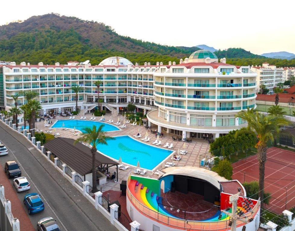 Pineta Park Deluxe Hotel 말마리스 외부 사진