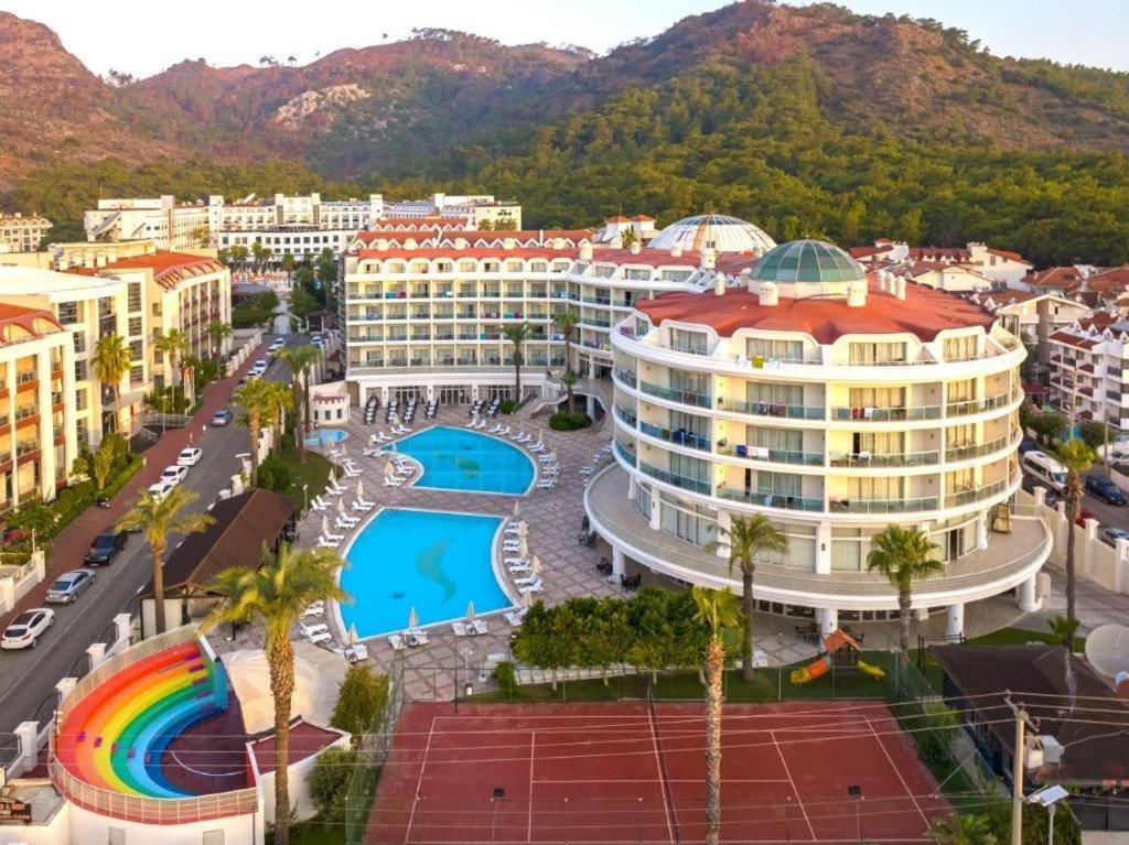 Pineta Park Deluxe Hotel 말마리스 외부 사진