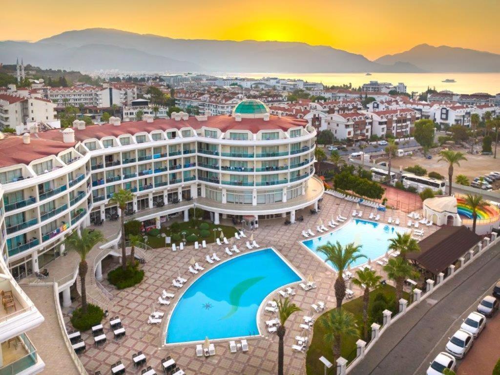 Pineta Park Deluxe Hotel 말마리스 외부 사진
