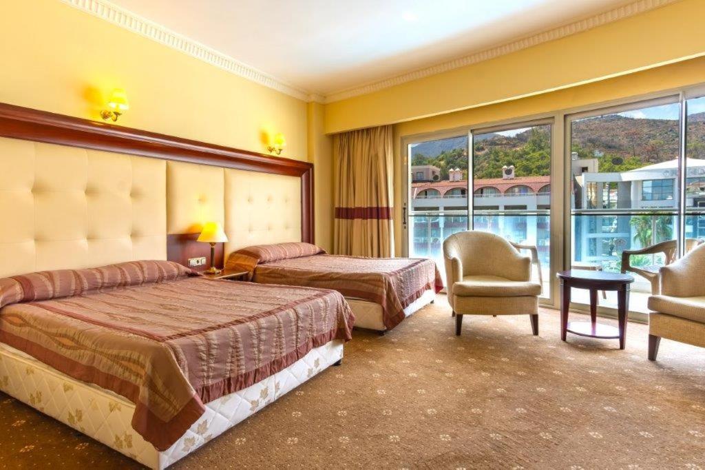 Pineta Park Deluxe Hotel 말마리스 외부 사진